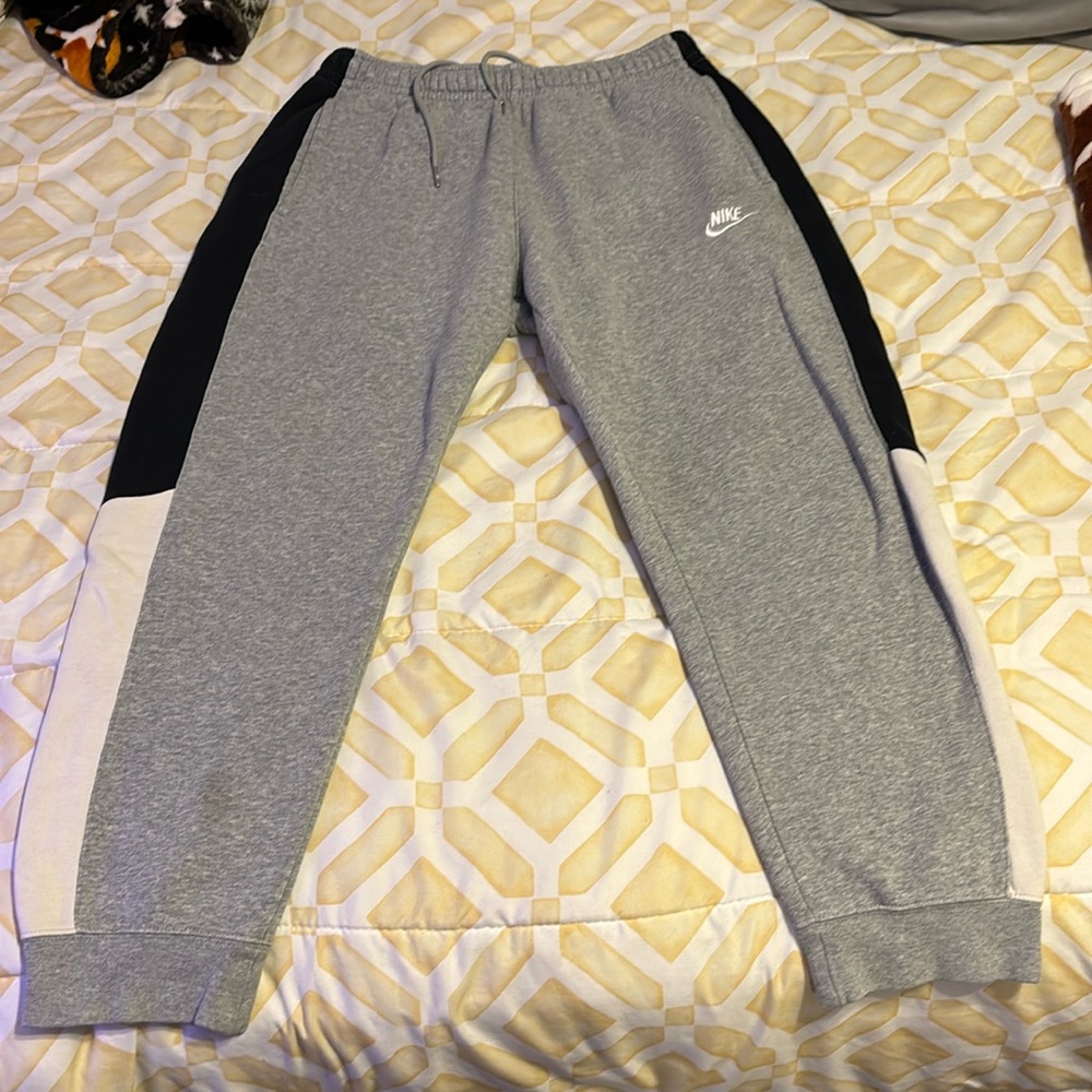 Nike joggers. Size M